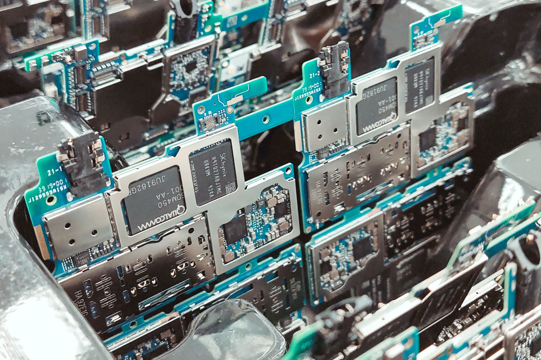 Qualcomm Amazon revenue: Clear path to AI chip success
